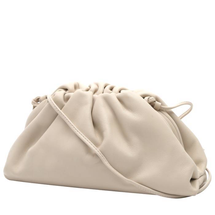 https://www.collectorsquare.com/en/bags/bottega-veneta/pouch/bottega-veneta-pouch-handbag-clutch-in-white-smooth-leather-401345.html